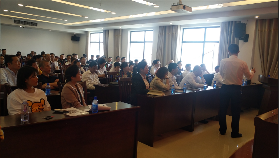 常德市康都物業(yè)服務(wù)有限公司,常德保安服務(wù)公司,保潔服務(wù),綠化服務(wù),搬運(yùn)服務(wù),墻外高空清洗服務(wù)